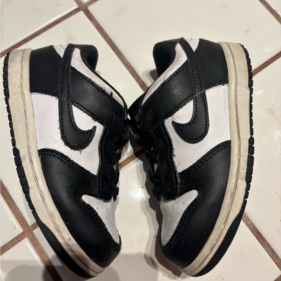 Nike Kids Sneakers in Black and White - Picture 1 of 3
